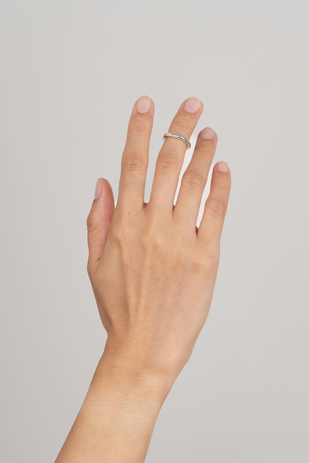 Bague de phalange Nimbe en argent recyclé, sur fond clair