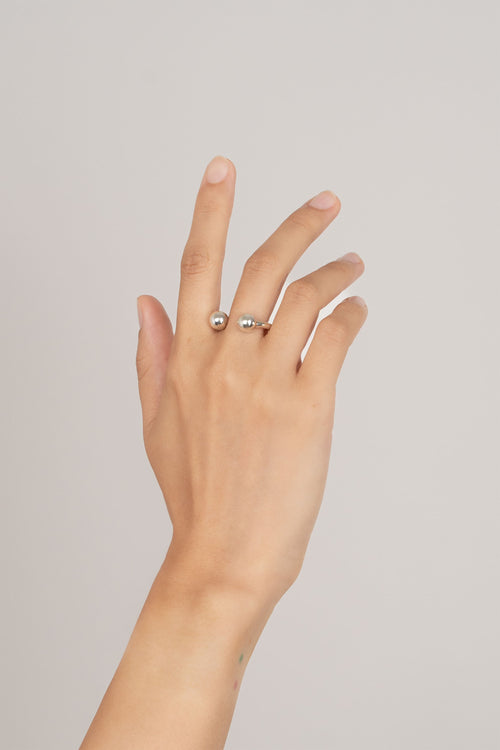 Bague Fer en argent recyclé, sur fond clair