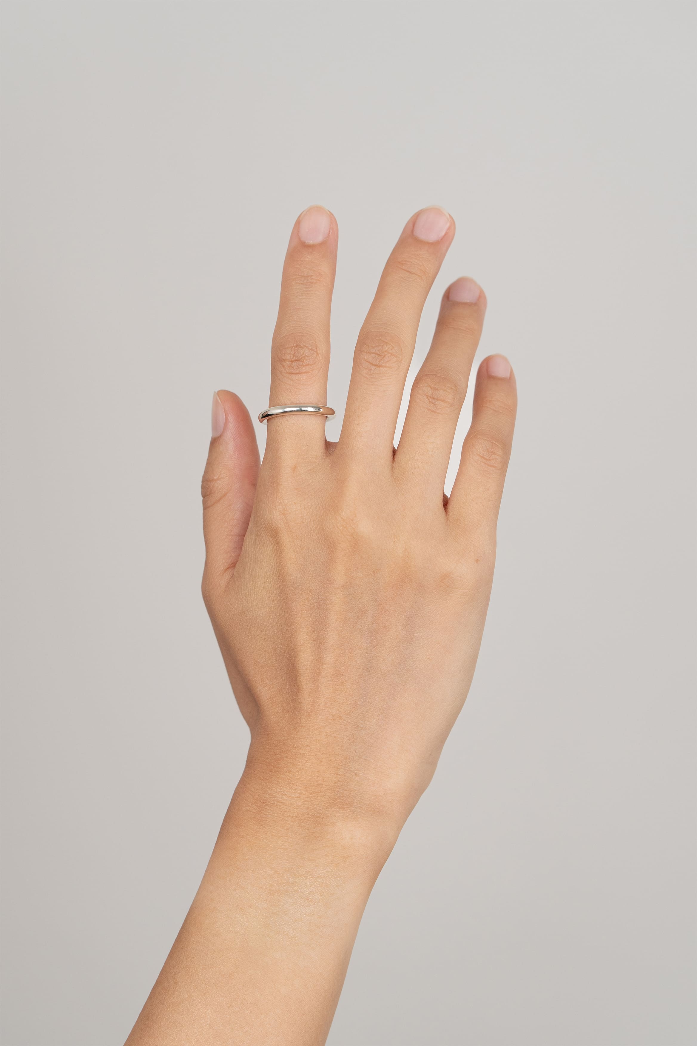 Bague Nimbe en argent recyclé, sur fond clair