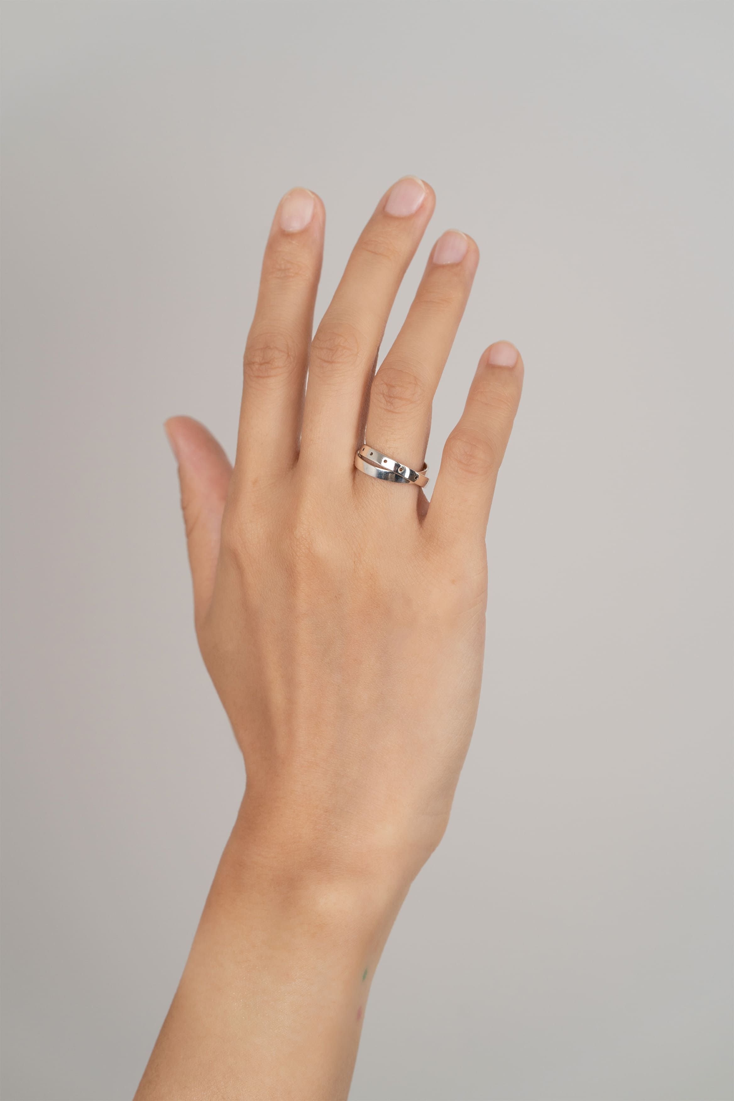 Bague Train en argent recyclé, sur fond clair