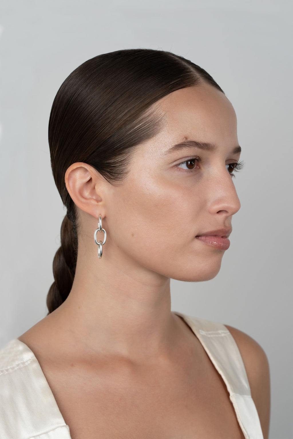 Boucles d'oreilles Capsule en argent recyclé, sur fond clair