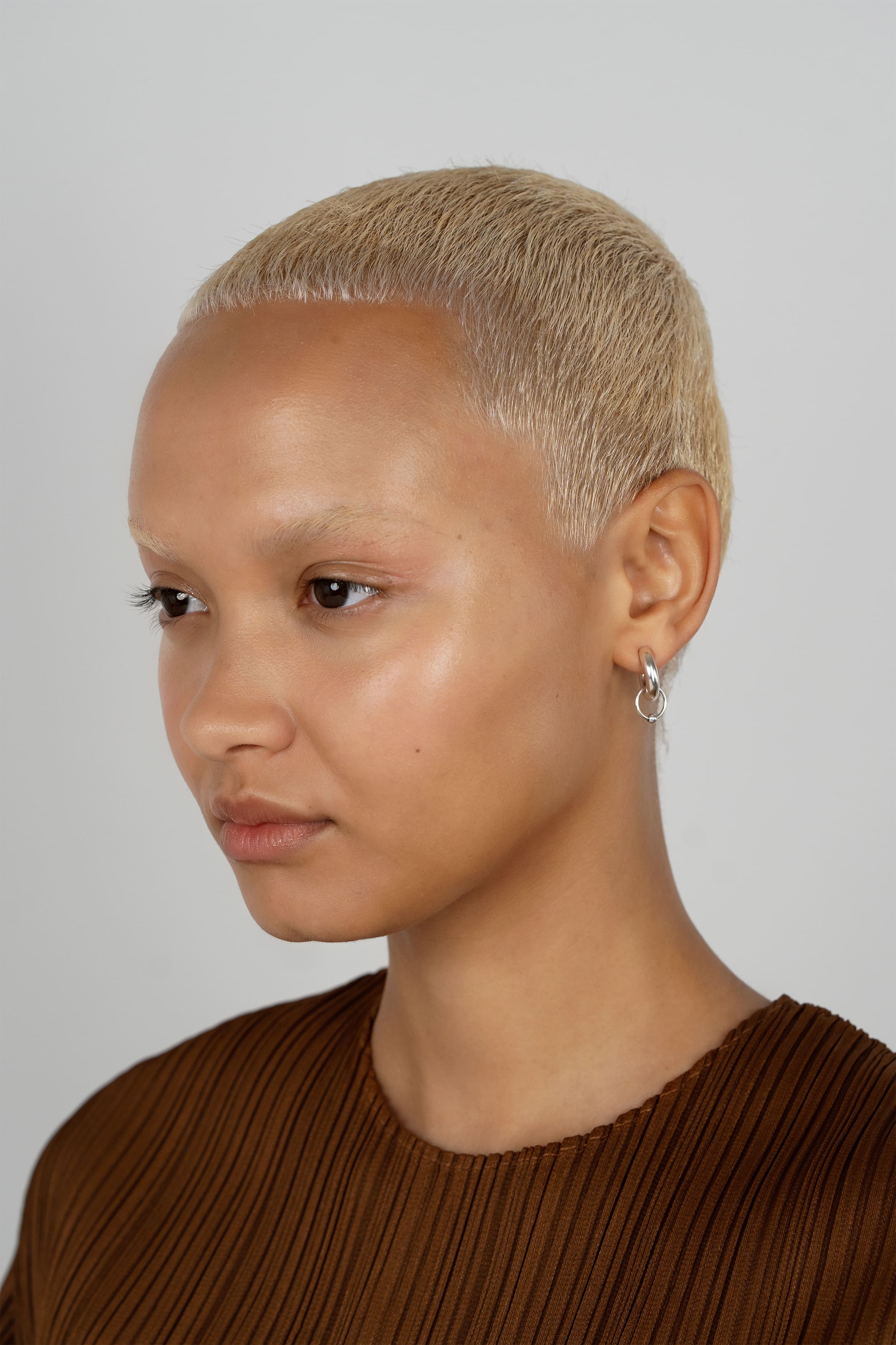 Boucles d'oreilles Goutte en argent recyclé, sur fond clair