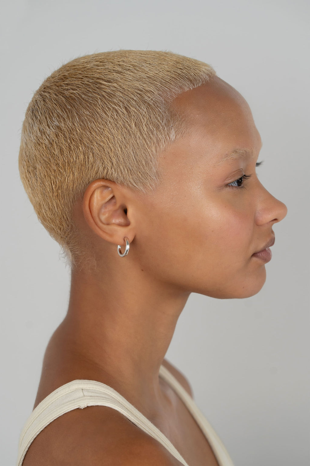 Boucles d'oreilles Nimbe en argent recyclé, sur fond clair