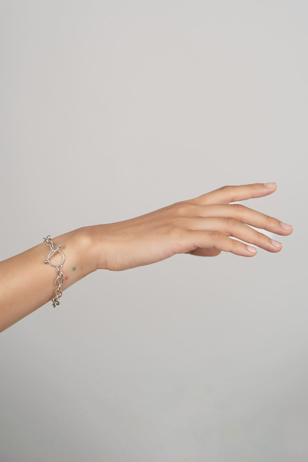 Bracelet Clou en argent recyclé, sur fond clair