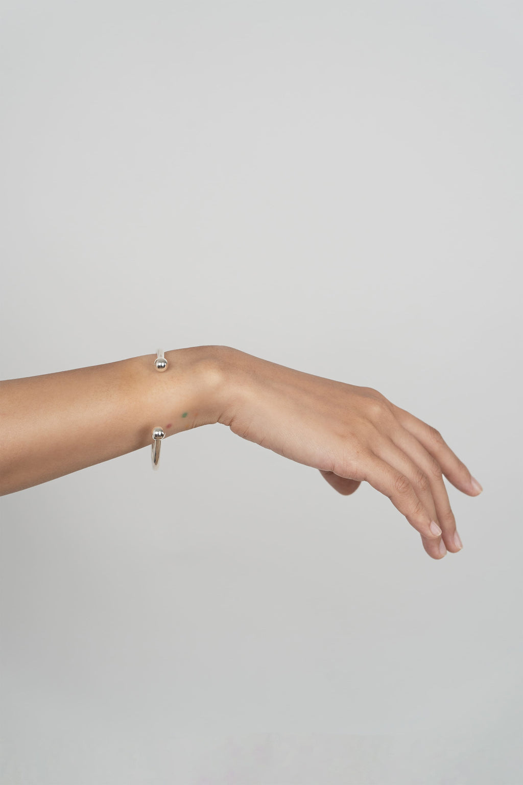Bracelet Fer en argent recyclé, sur fond clair
