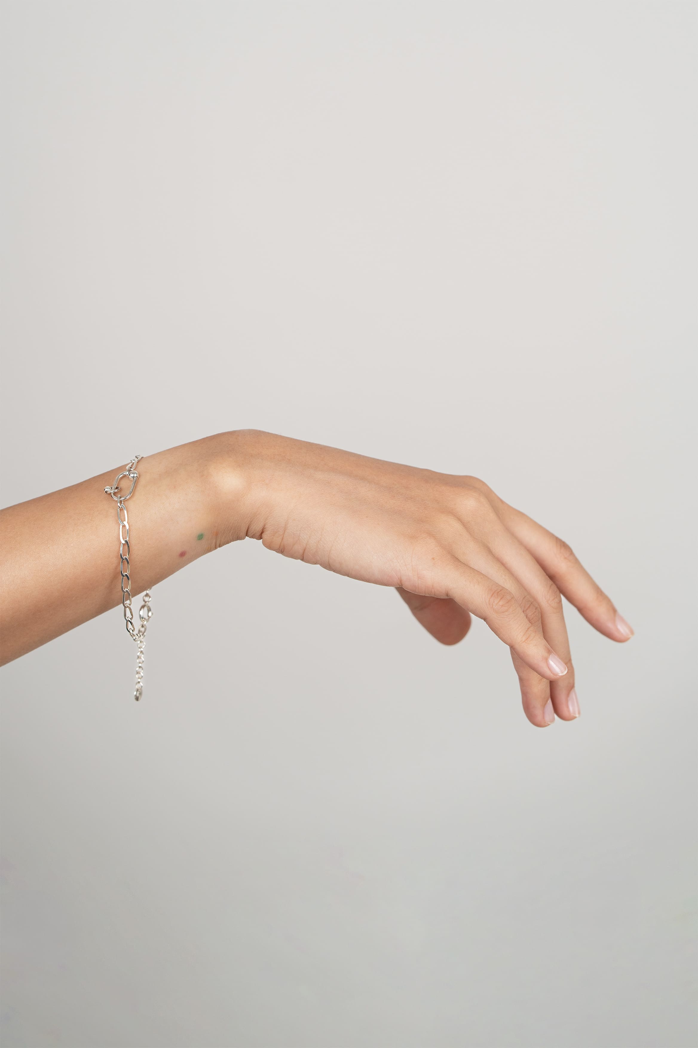 Bracelet Goutte en argent recyclé, sur fond clair