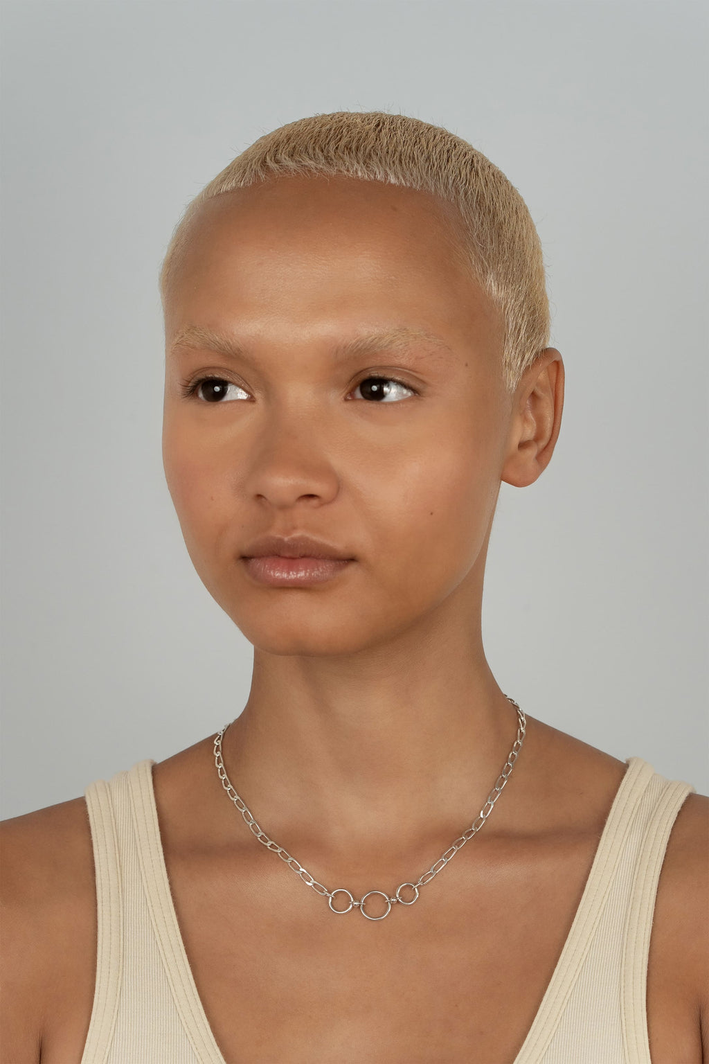 Collier Lien en argent recyclé, sur fond clair