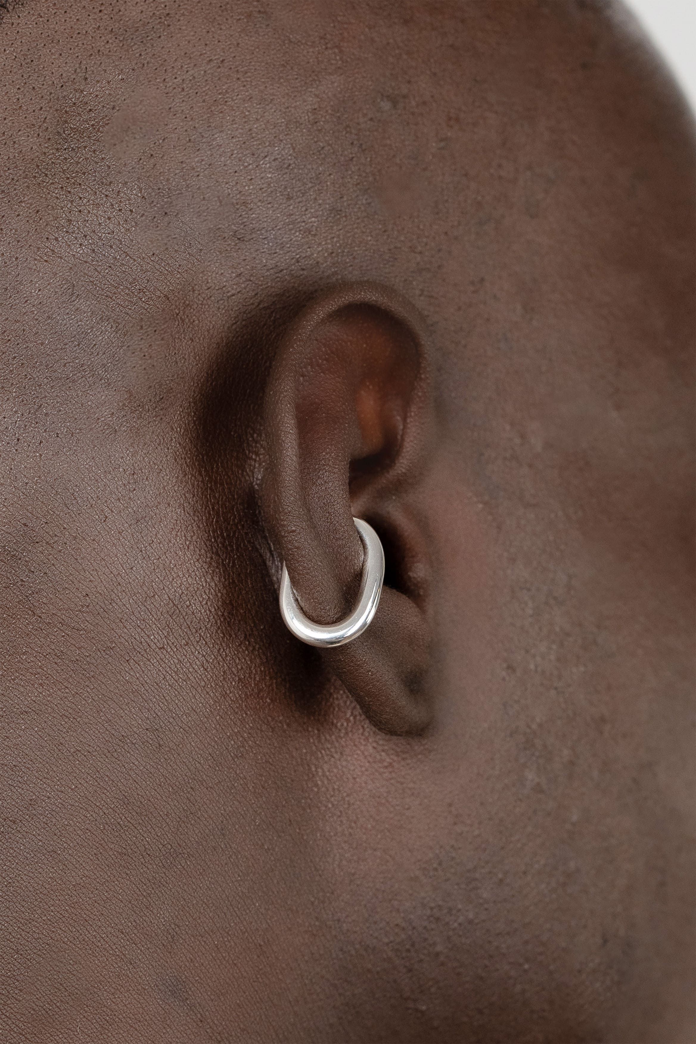 Ear cuff Capsule en argent recyclé, détail