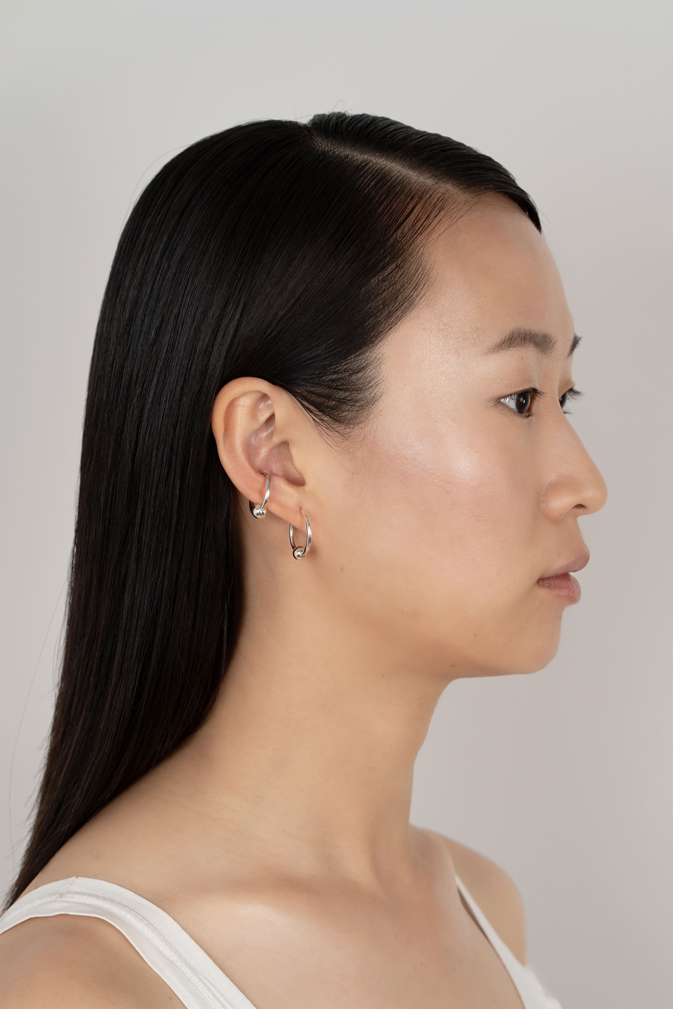 Boucles d'oreilles Baie en argent recyclé, vue en situation